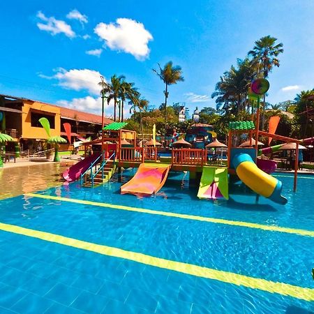 Hotel Hosteria D'Carlos Aqua Park à Santo Domingo de los Colorados Extérieur photo