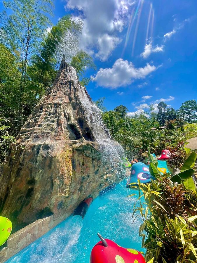 Hotel Hosteria D'Carlos Aqua Park à Santo Domingo de los Colorados Extérieur photo