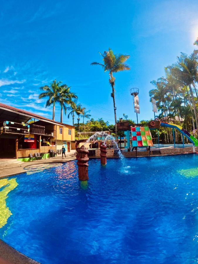 Hotel Hosteria D'Carlos Aqua Park à Santo Domingo de los Colorados Extérieur photo