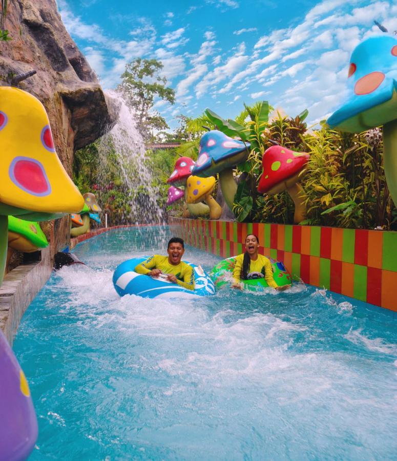 Hotel Hosteria D'Carlos Aqua Park à Santo Domingo de los Colorados Extérieur photo