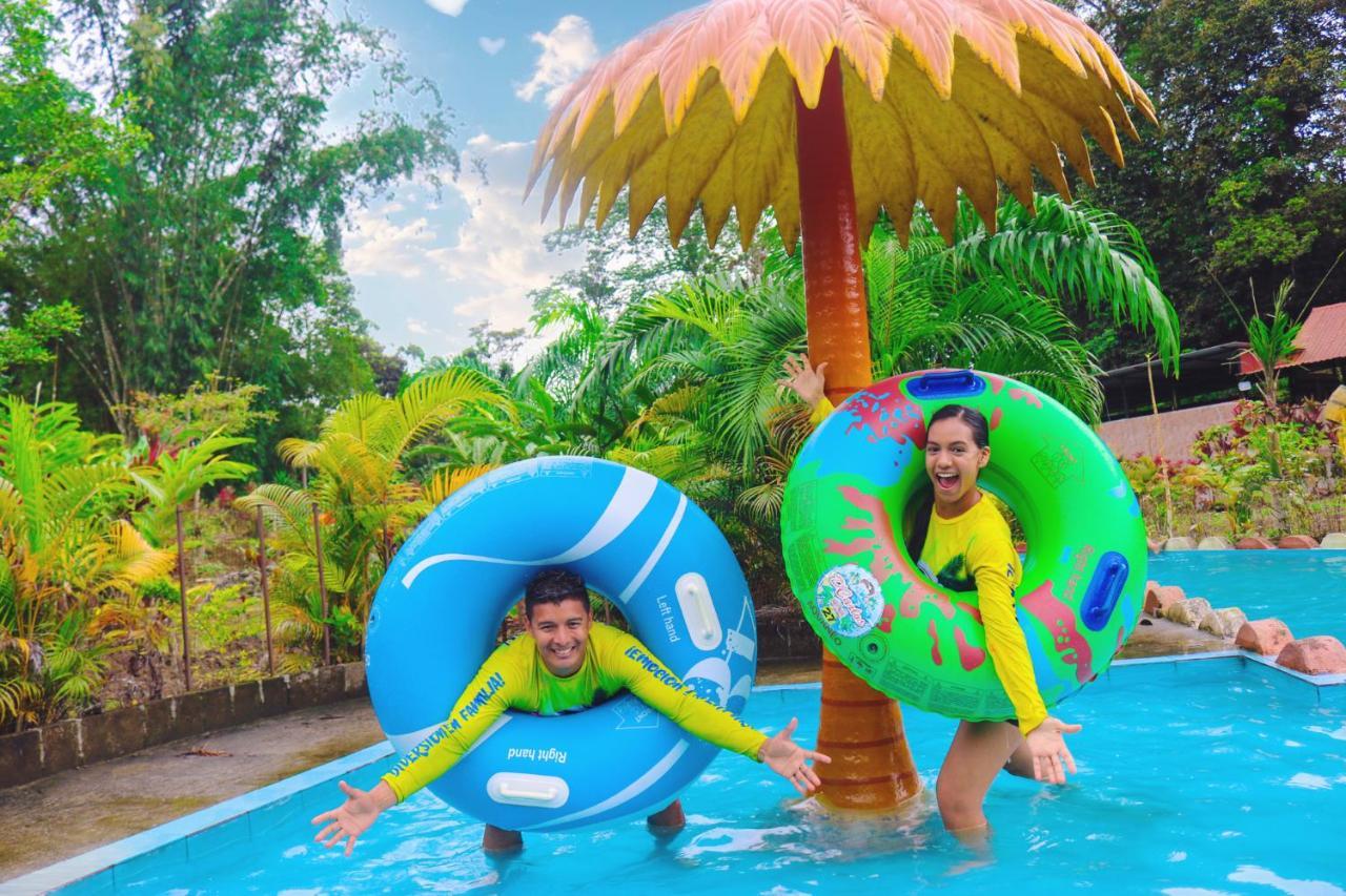 Hotel Hosteria D'Carlos Aqua Park à Santo Domingo de los Colorados Extérieur photo